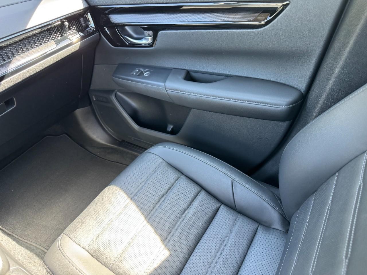 Honda CR-V Vehicle Full-screen Gallery Image 16