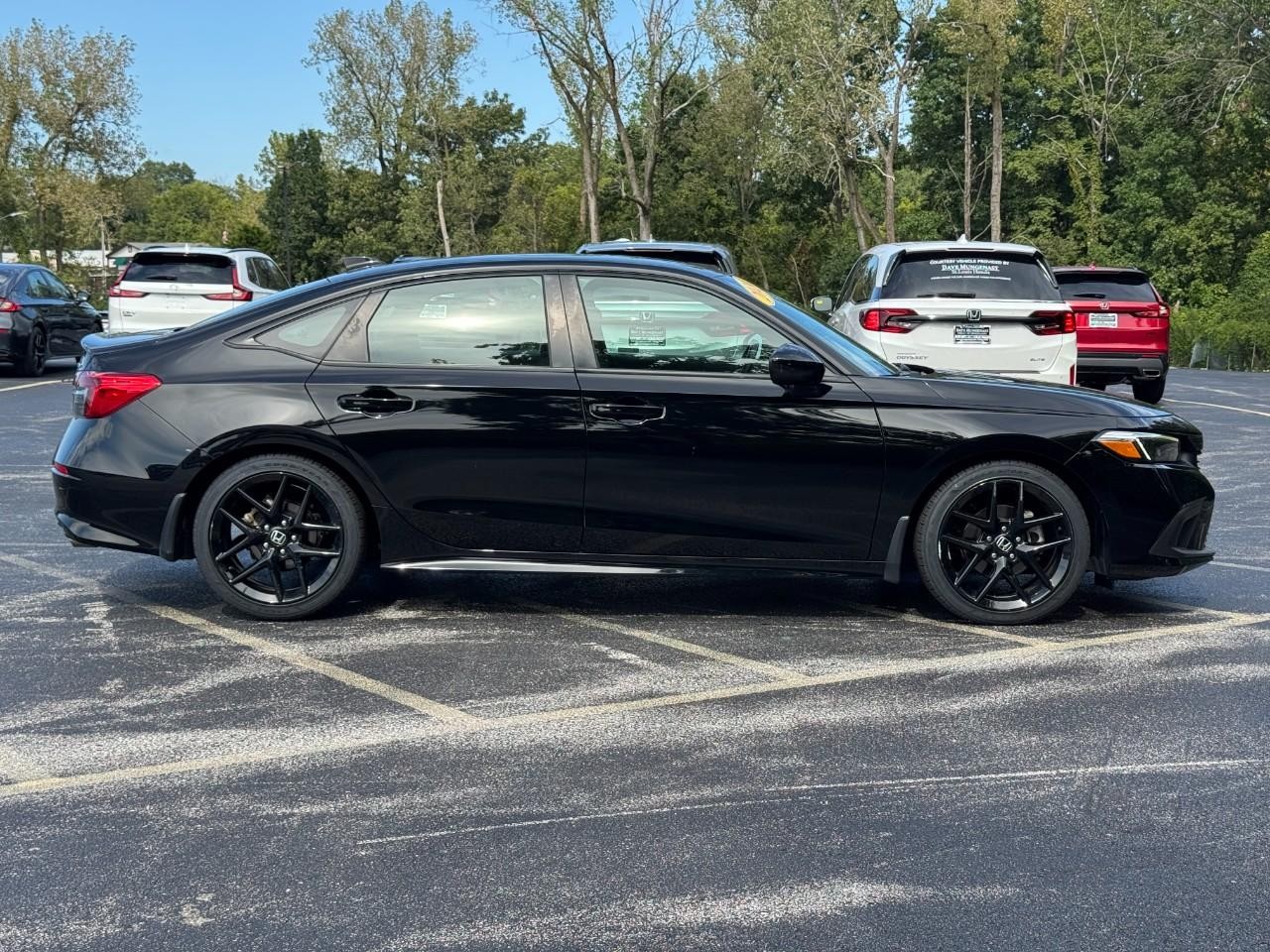 Honda Civic Sedan Vehicle Full-screen Gallery Image 03
