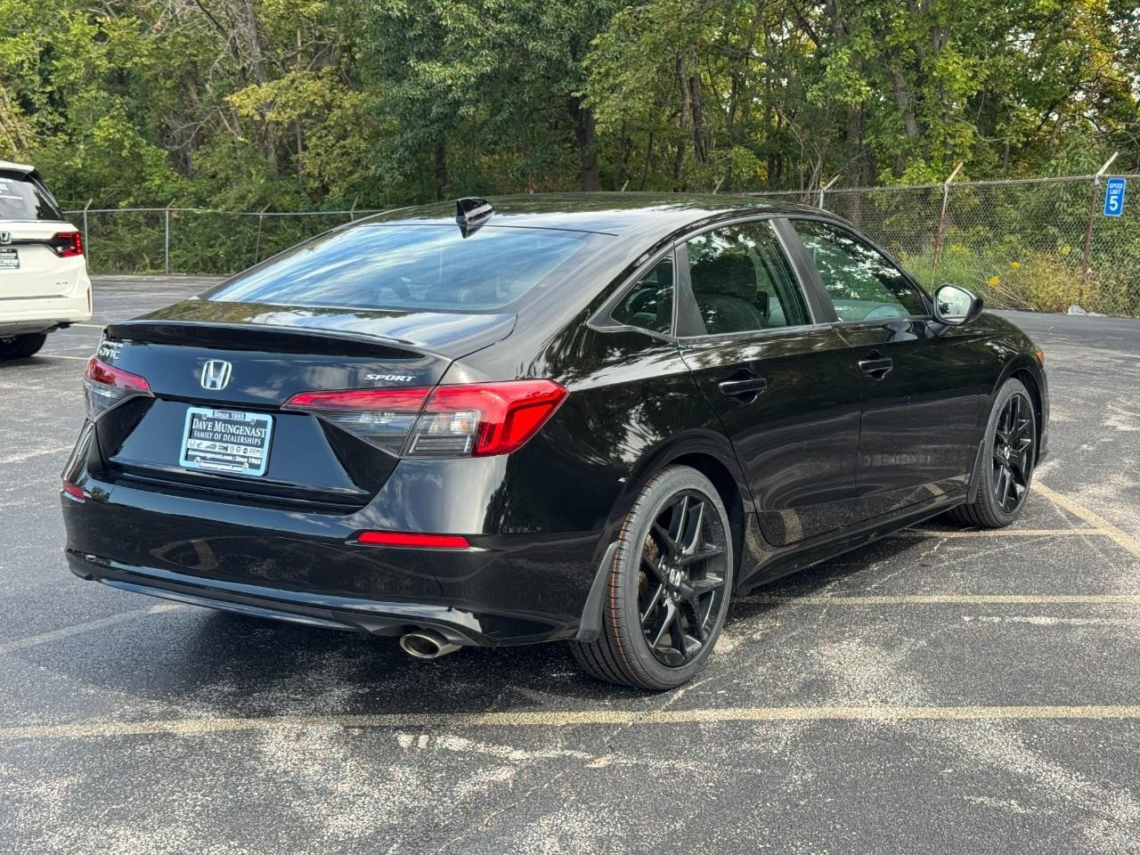 Honda Civic Sedan Vehicle Full-screen Gallery Image 04