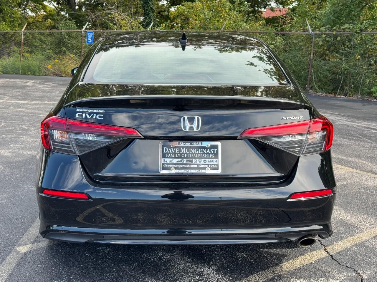 Honda Civic Sedan Vehicle Full-screen Gallery Image 07