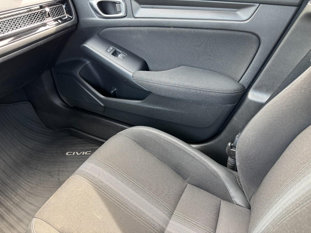 Honda Civic Sedan Vehicle Full-screen Gallery Image 17
