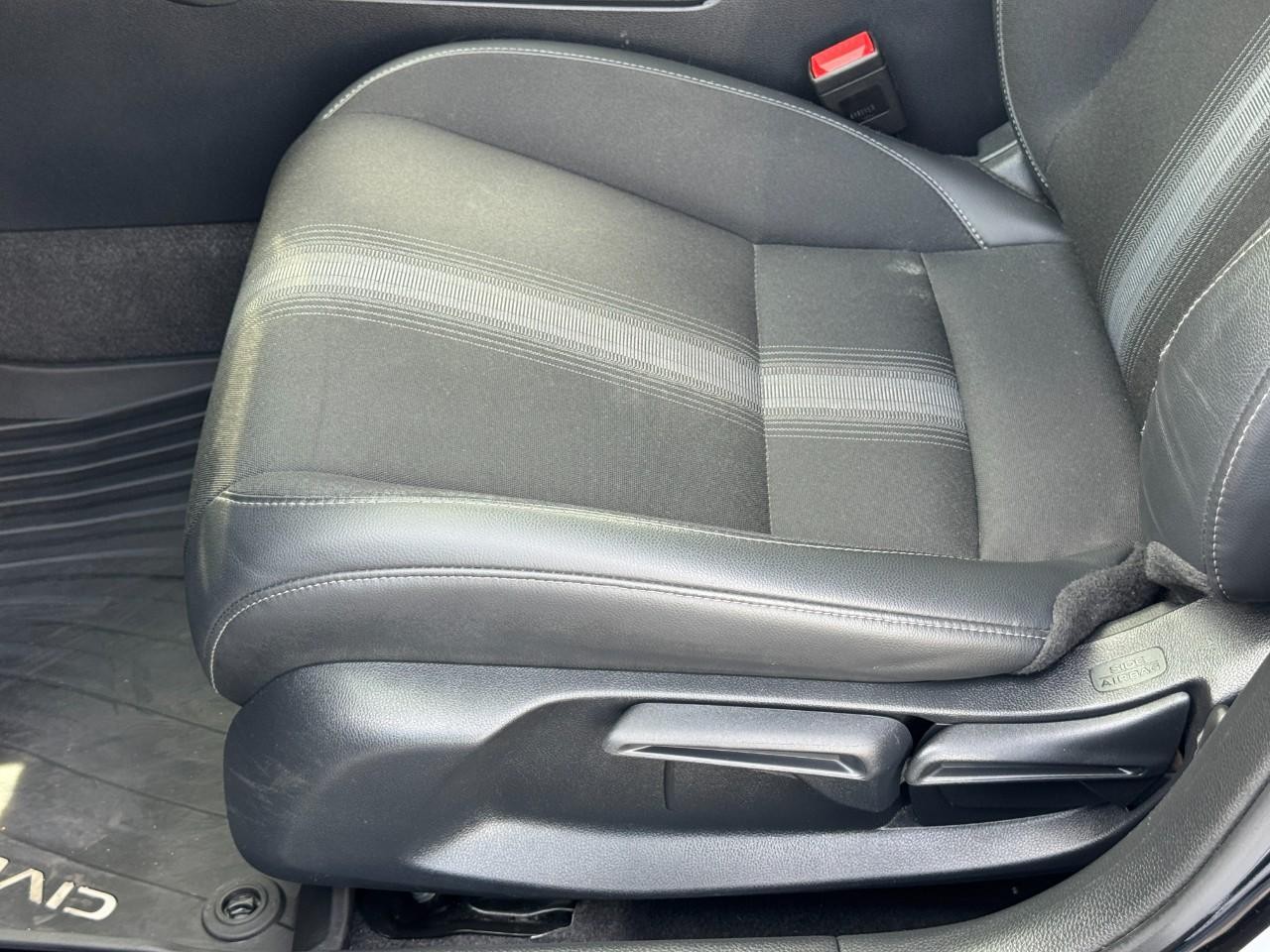 Honda Civic Sedan Vehicle Full-screen Gallery Image 18