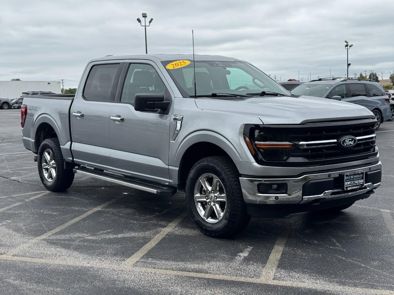 Ford F-150 Vehicle Full-screen Gallery Image 02