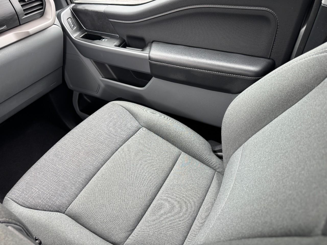Ford F-150 Vehicle Full-screen Gallery Image 16