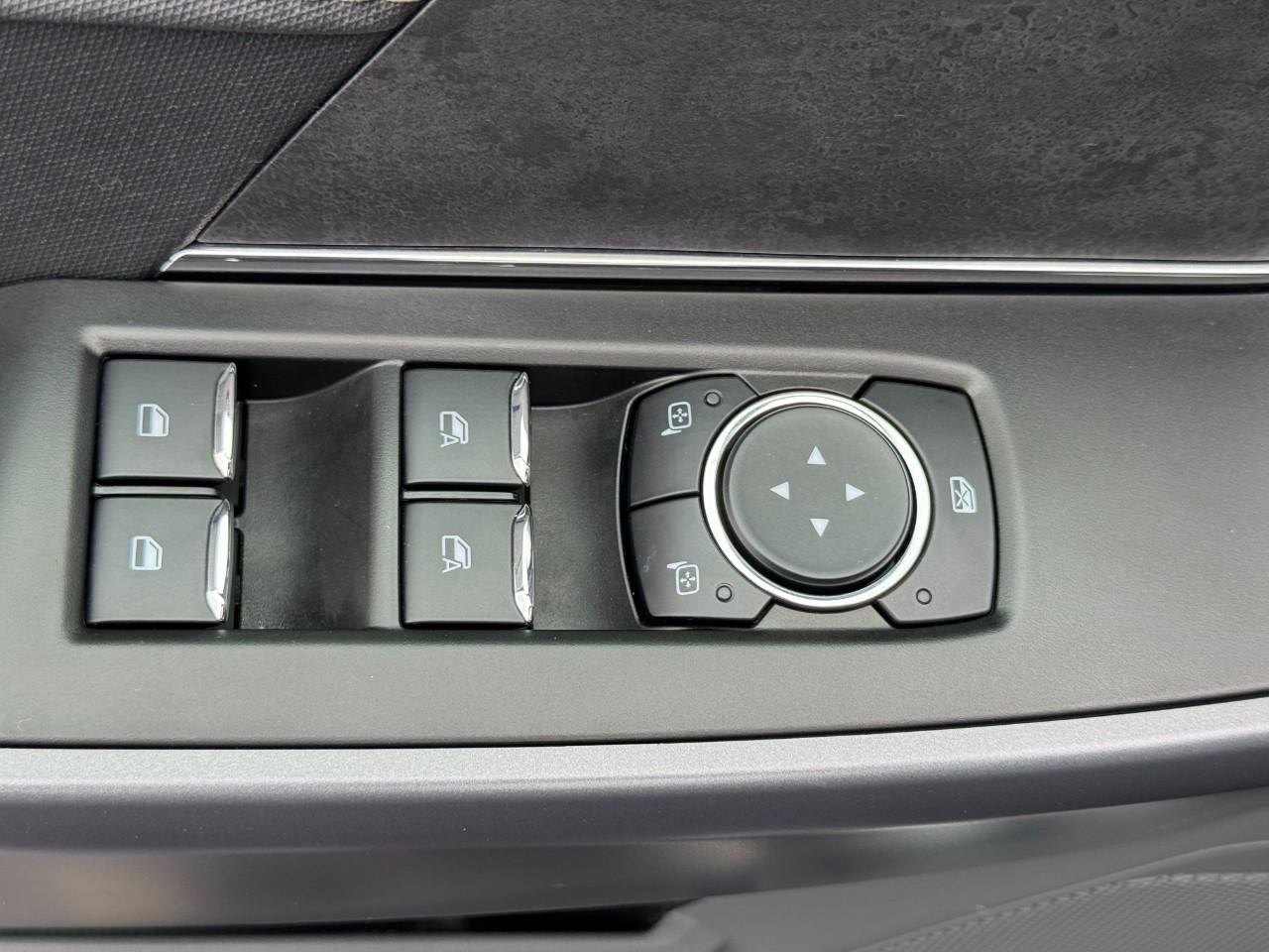 Ford F-150 Vehicle Full-screen Gallery Image 18