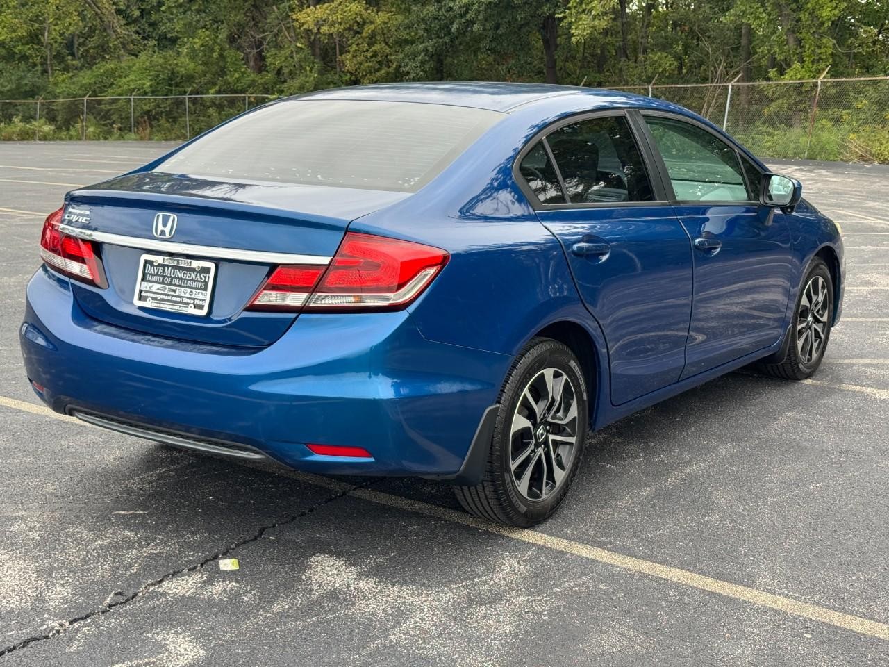 Honda Civic Sedan Vehicle Full-screen Gallery Image 04