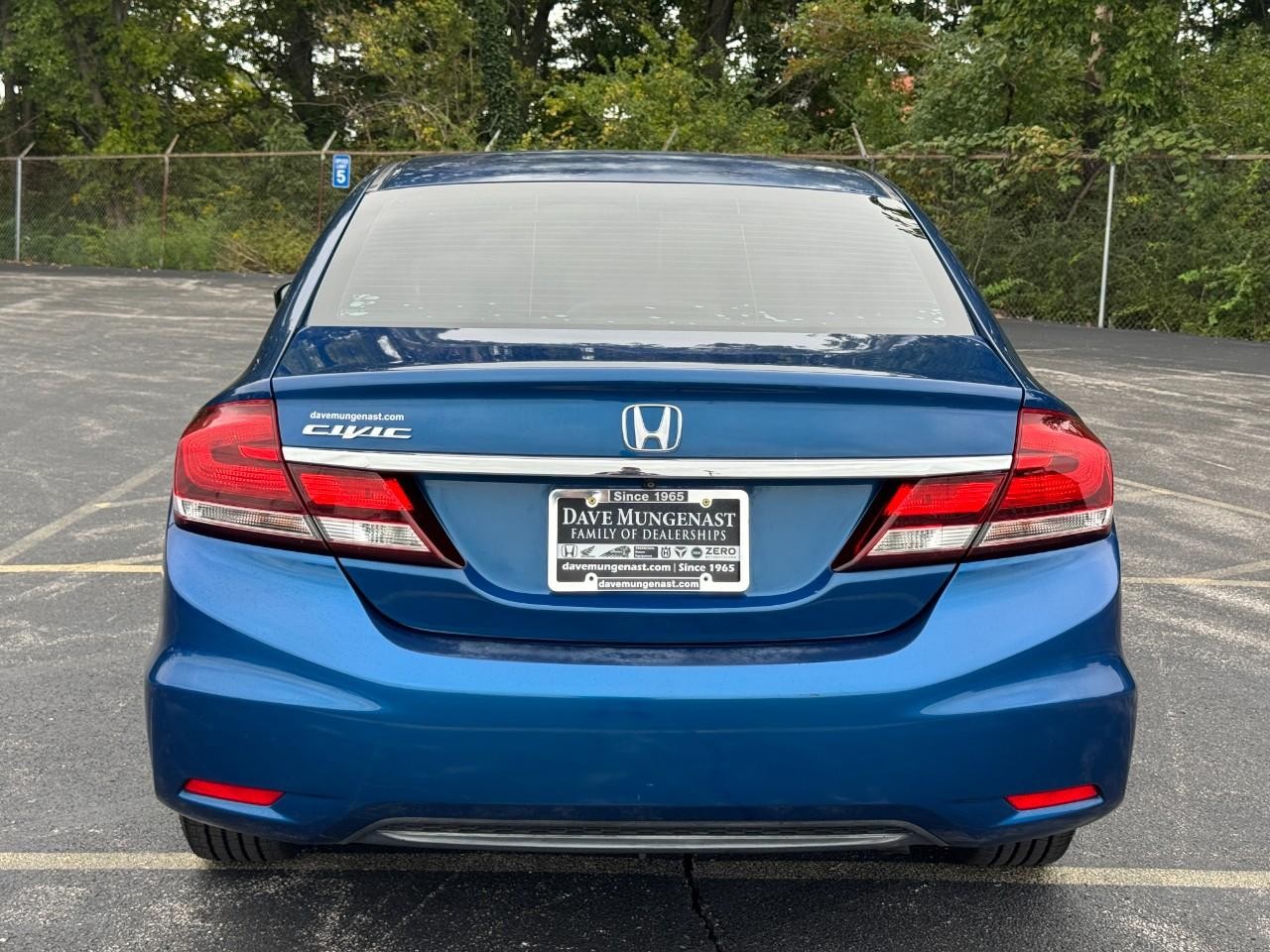 Honda Civic Sedan Vehicle Full-screen Gallery Image 06