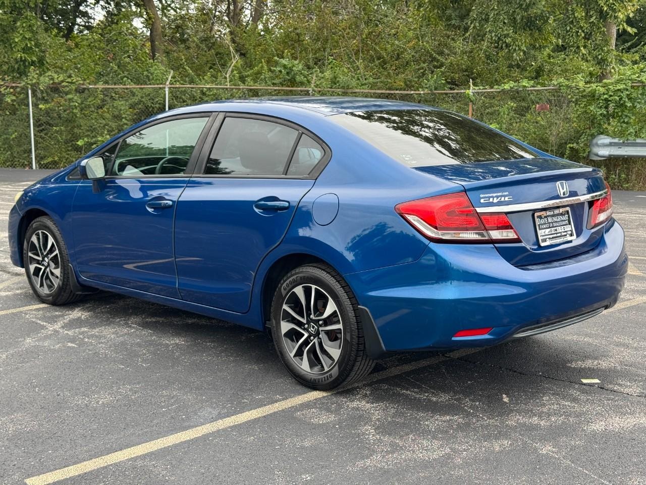 Honda Civic Sedan Vehicle Full-screen Gallery Image 07