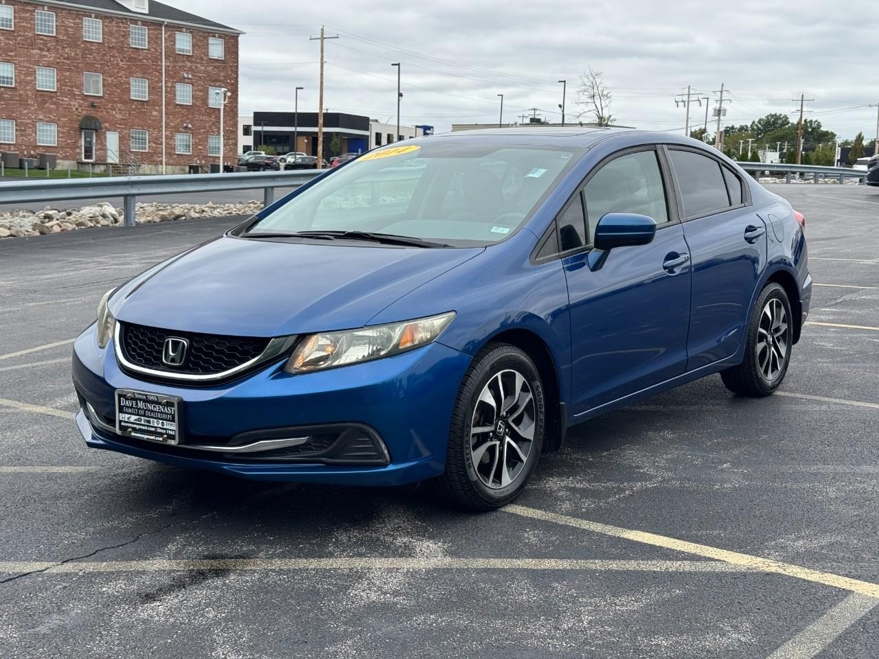 Honda Civic Sedan Vehicle Full-screen Gallery Image 09