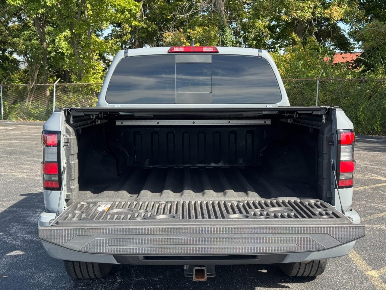 Nissan Frontier Vehicle Full-screen Gallery Image 06