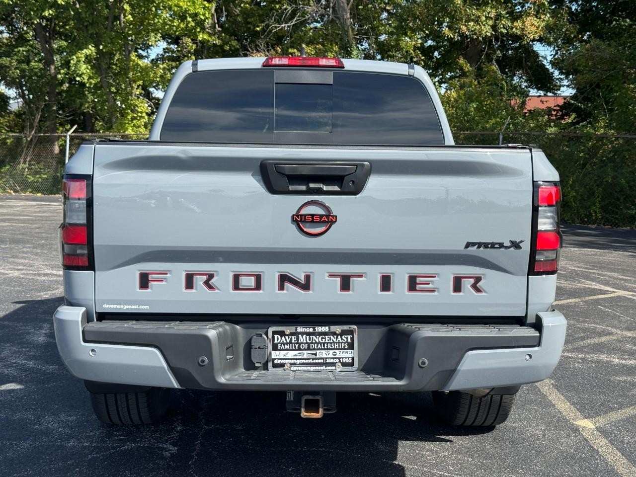 Nissan Frontier Vehicle Full-screen Gallery Image 07