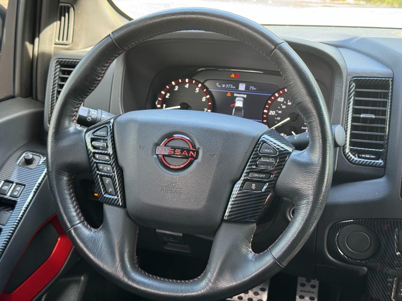 Nissan Frontier Vehicle Full-screen Gallery Image 14