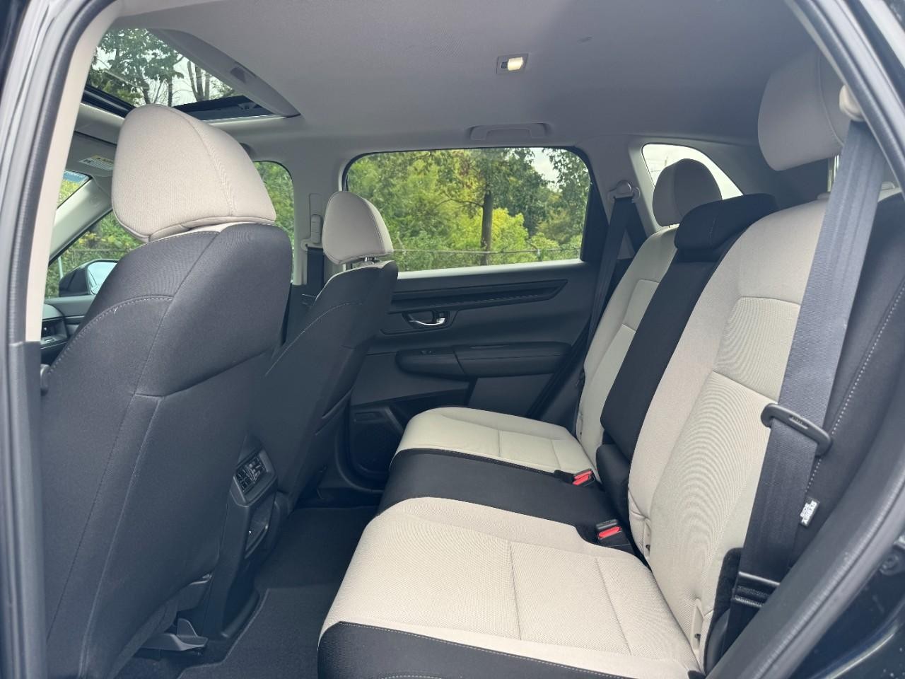 Honda CR-V Vehicle Full-screen Gallery Image 11