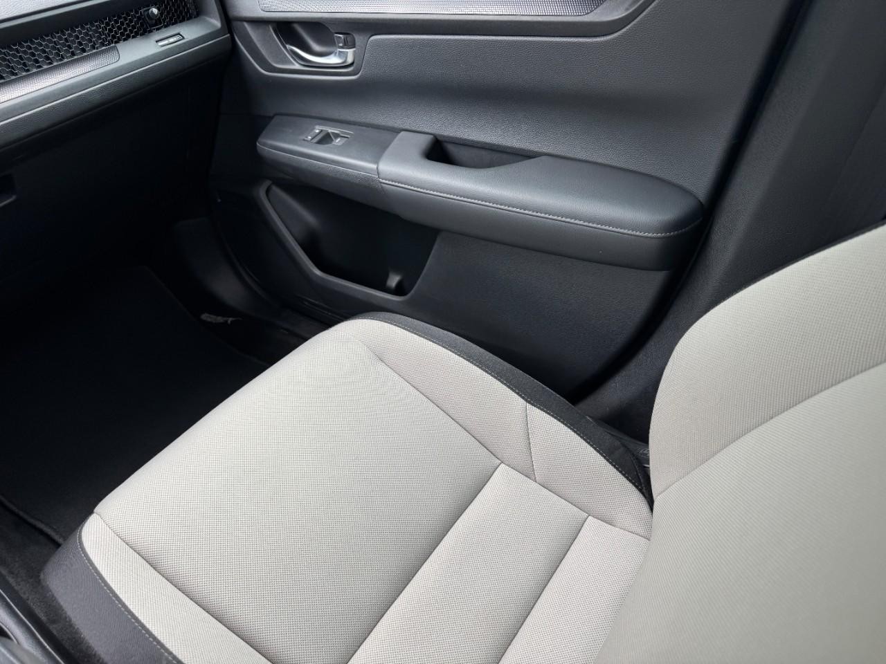 Honda CR-V Vehicle Full-screen Gallery Image 16