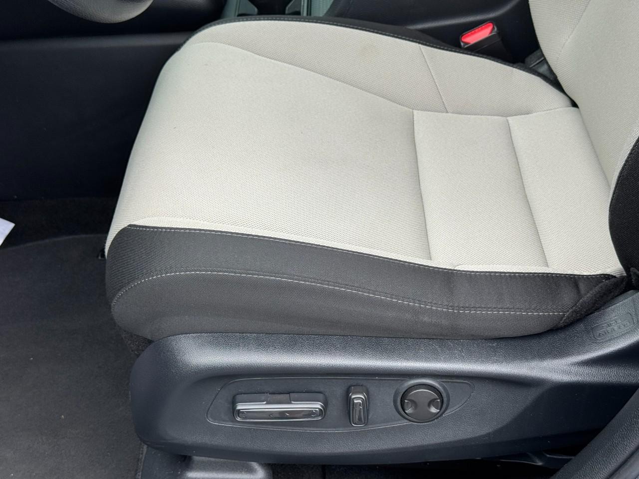 Honda CR-V Vehicle Full-screen Gallery Image 17