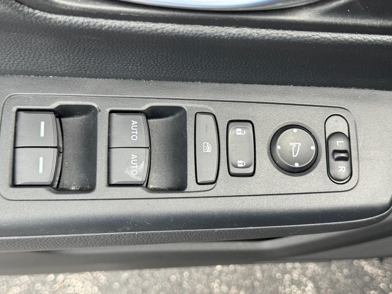 Honda CR-V Vehicle Full-screen Gallery Image 18