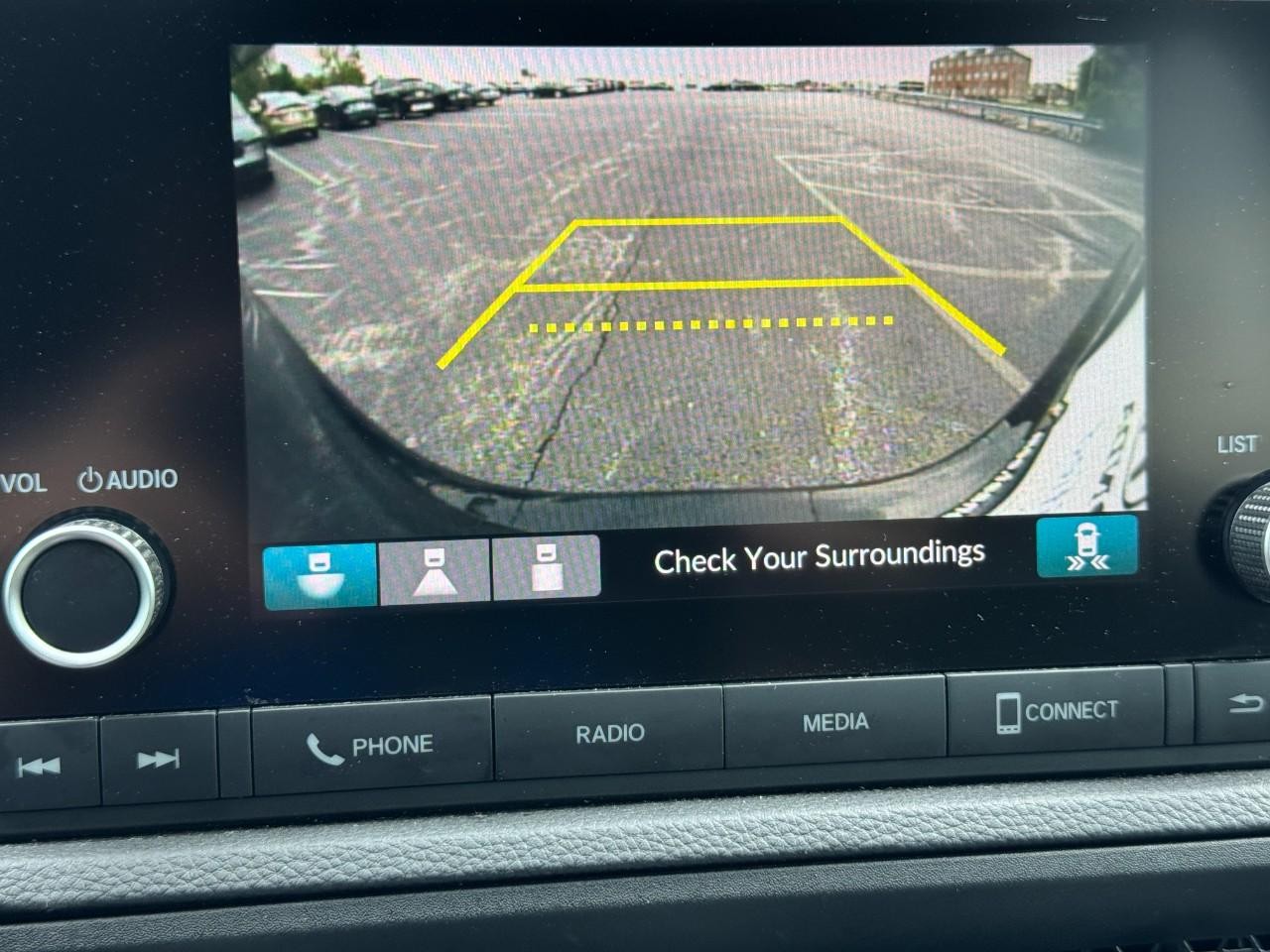 Honda CR-V Vehicle Full-screen Gallery Image 23