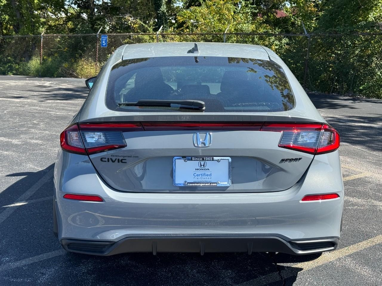 Honda Civic Hatchback Vehicle Full-screen Gallery Image 07