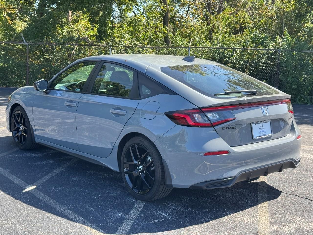 Honda Civic Hatchback Vehicle Full-screen Gallery Image 08