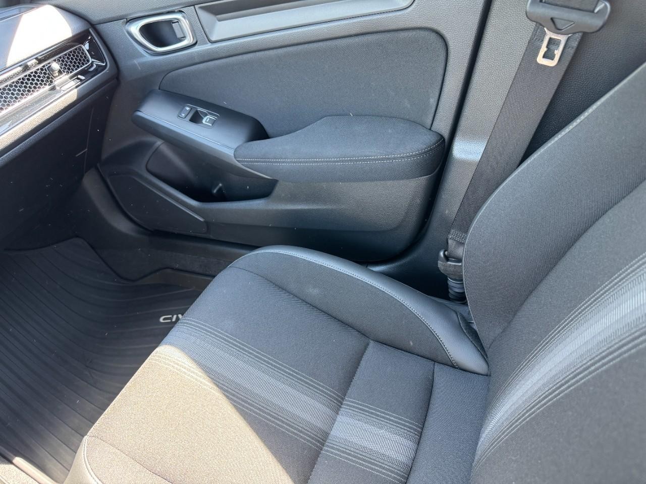 Honda Civic Hatchback Vehicle Full-screen Gallery Image 17
