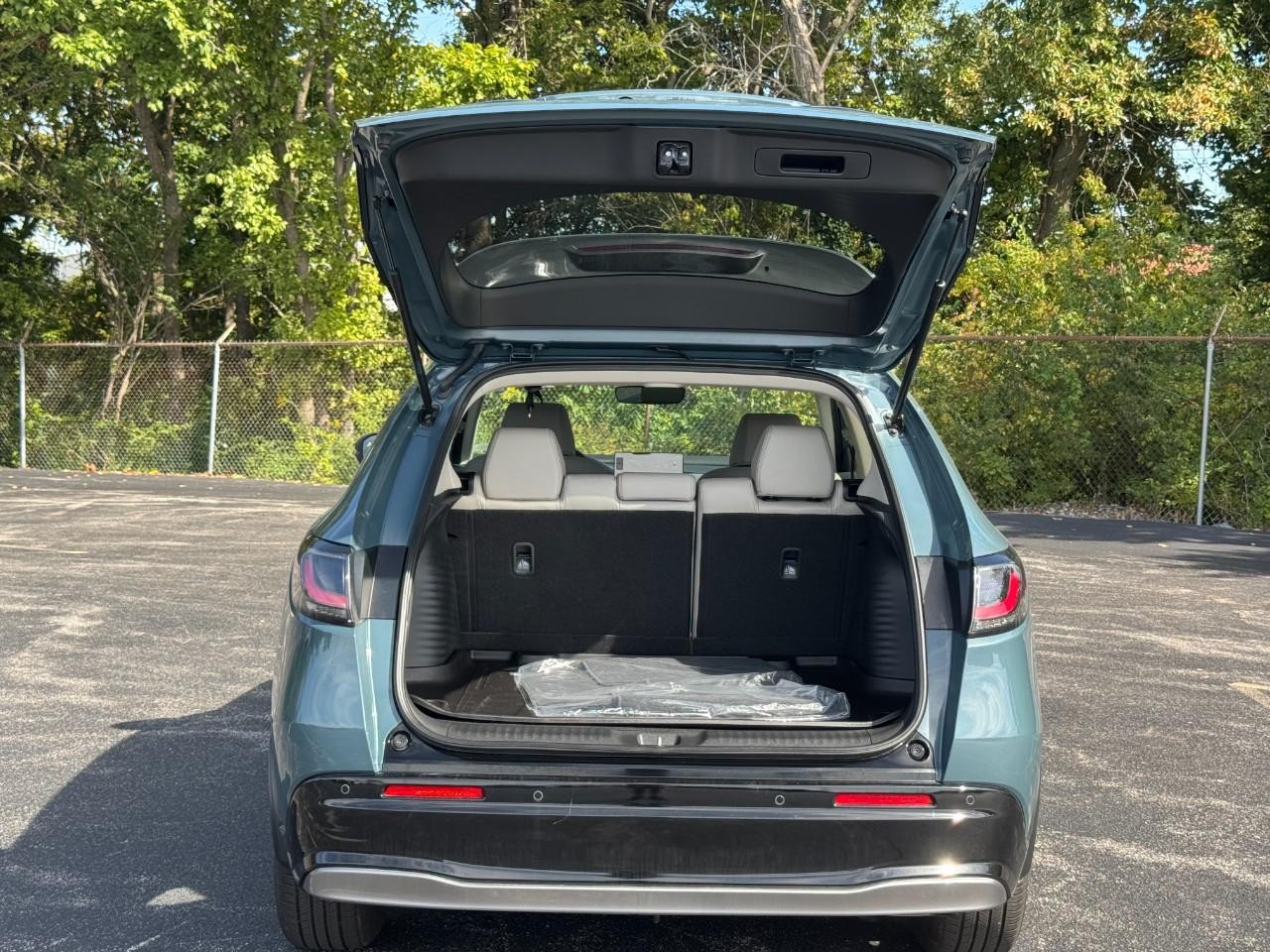 Honda HR-V Vehicle Full-screen Gallery Image 05