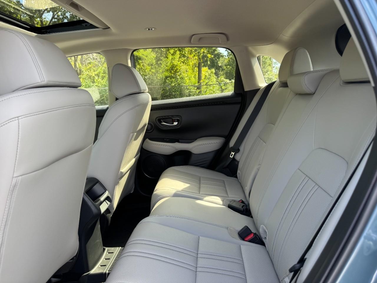 Honda HR-V Vehicle Full-screen Gallery Image 11