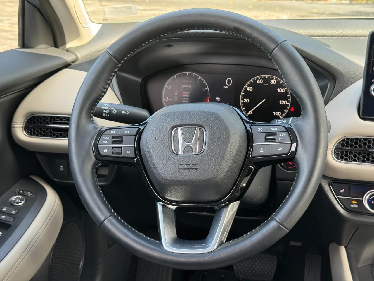 Honda HR-V Vehicle Full-screen Gallery Image 13