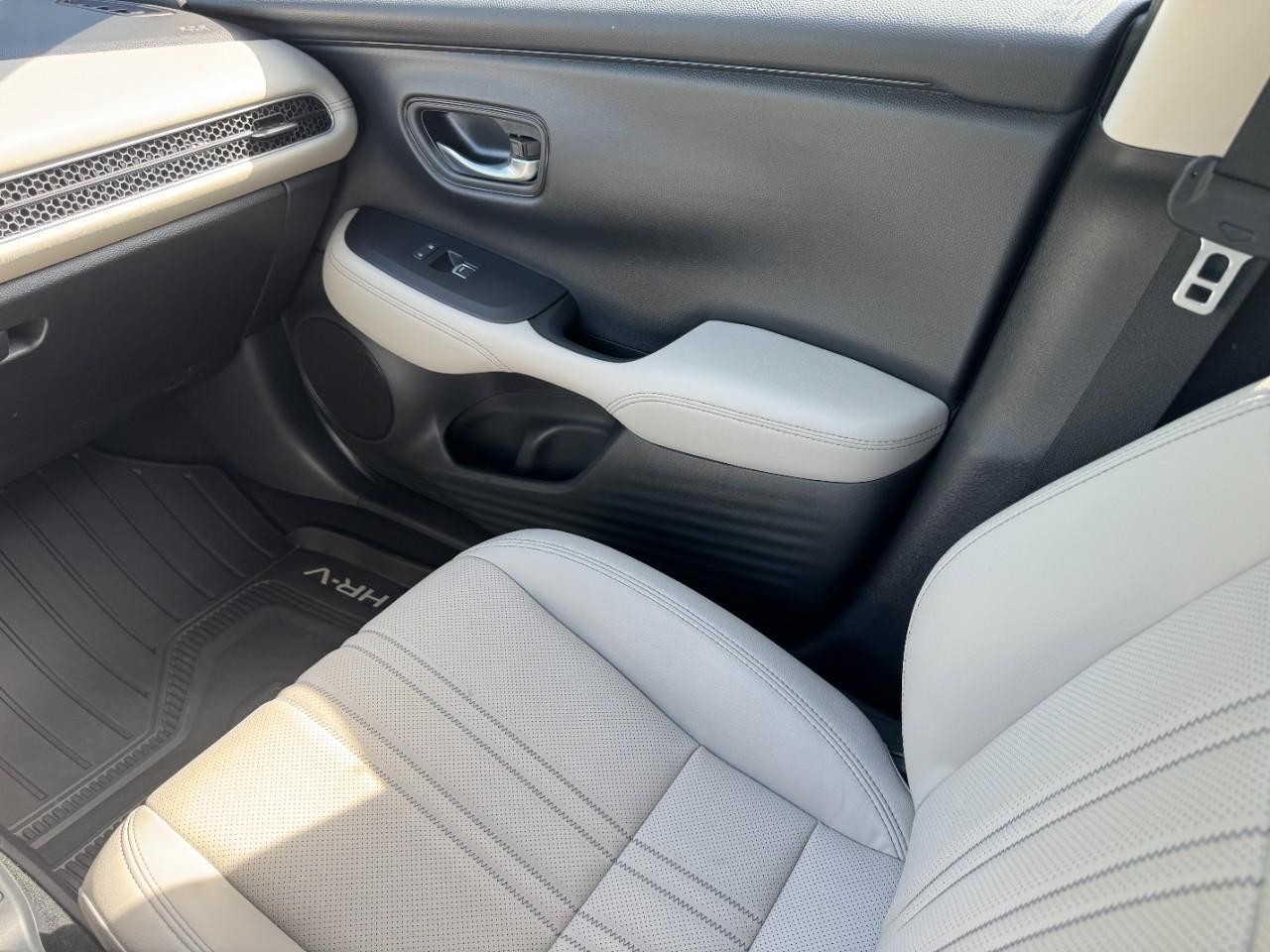 Honda HR-V Vehicle Full-screen Gallery Image 16