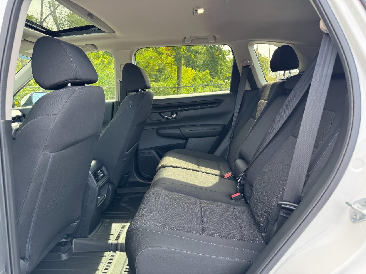 Honda CR-V Vehicle Full-screen Gallery Image 11