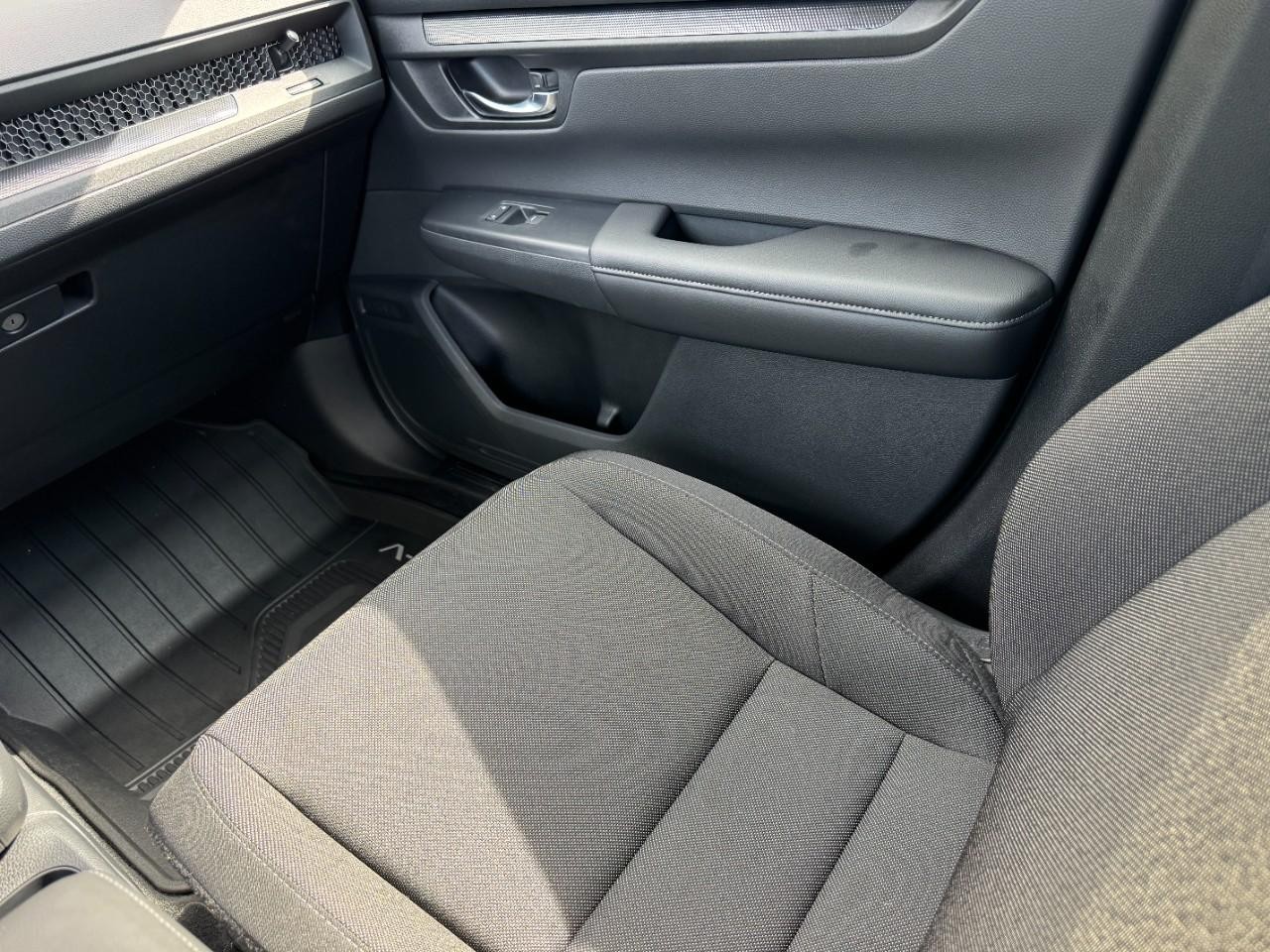 Honda CR-V Vehicle Full-screen Gallery Image 16