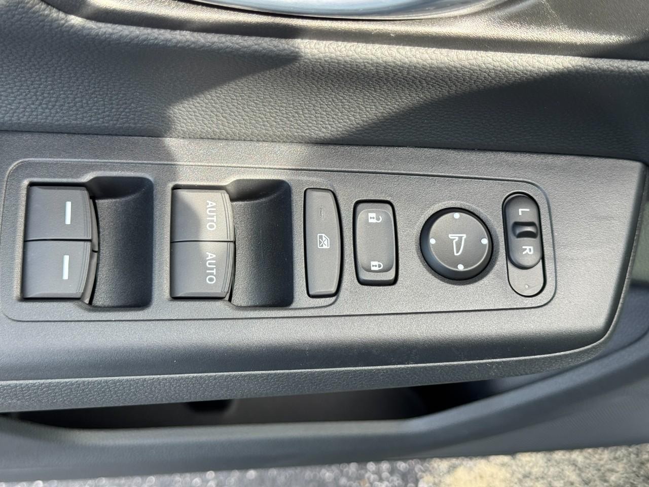 Honda CR-V Vehicle Full-screen Gallery Image 18