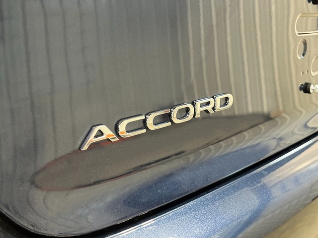 Honda Accord Sedan Vehicle Full-screen Gallery Image 07