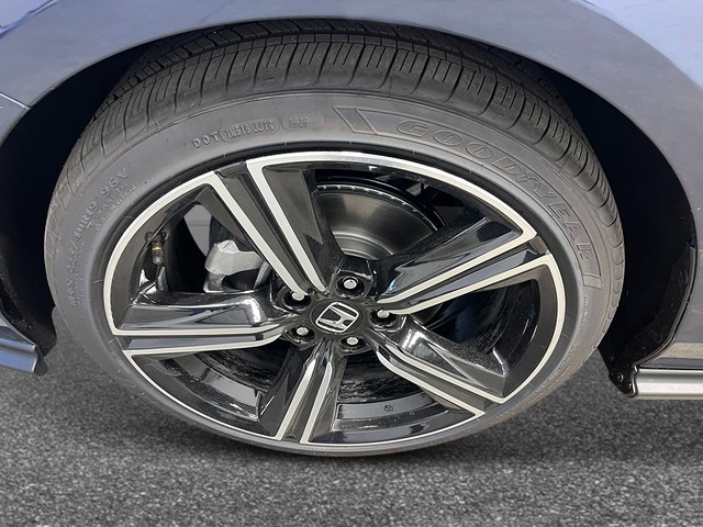 Honda Accord Sedan Vehicle Full-screen Gallery Image 11