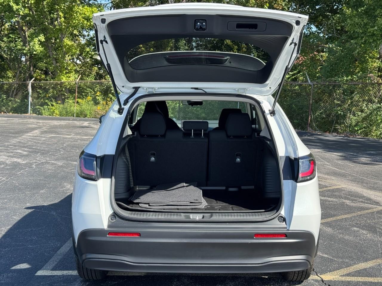Honda HR-V Vehicle Full-screen Gallery Image 05