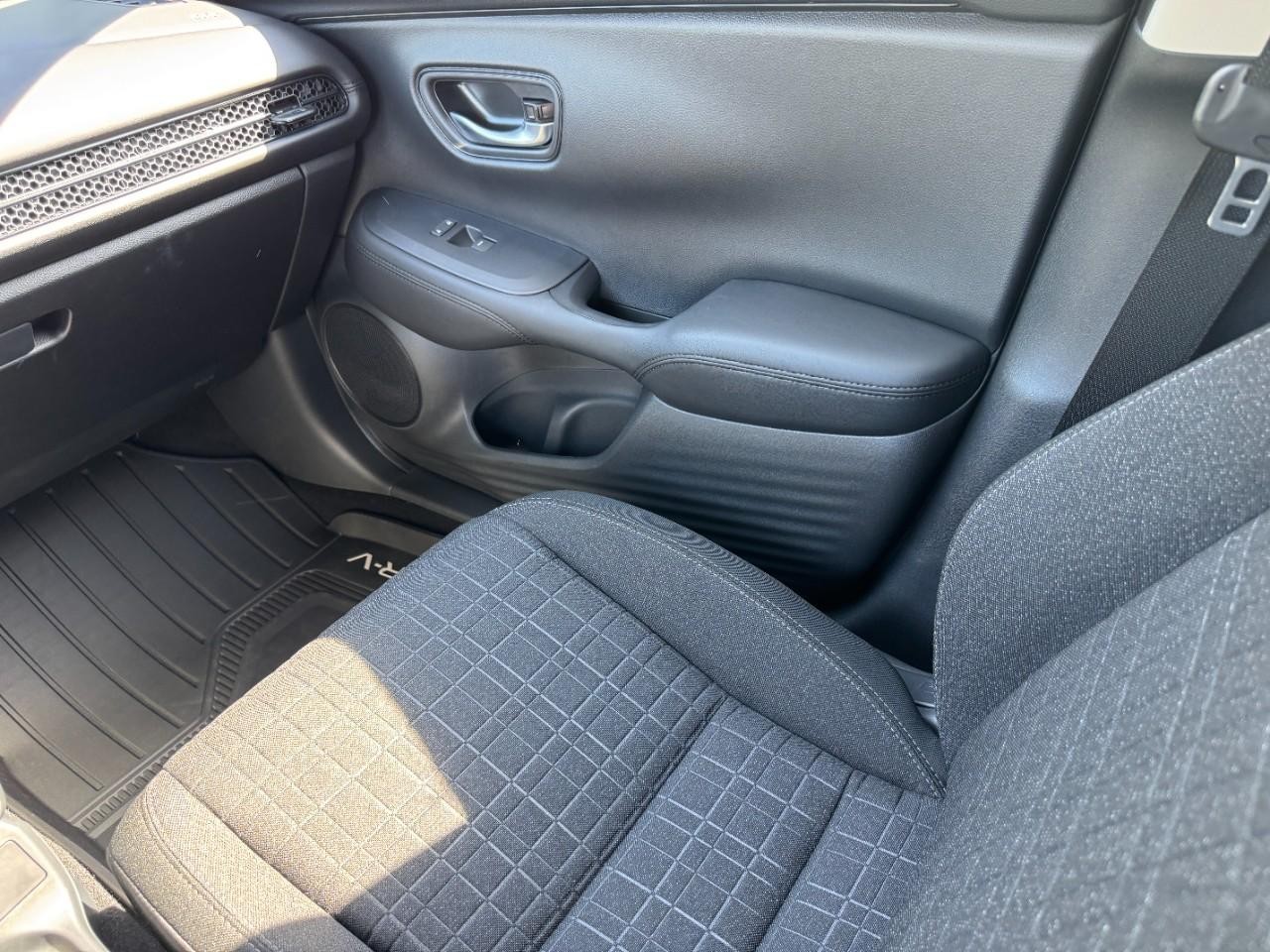 Honda HR-V Vehicle Full-screen Gallery Image 16