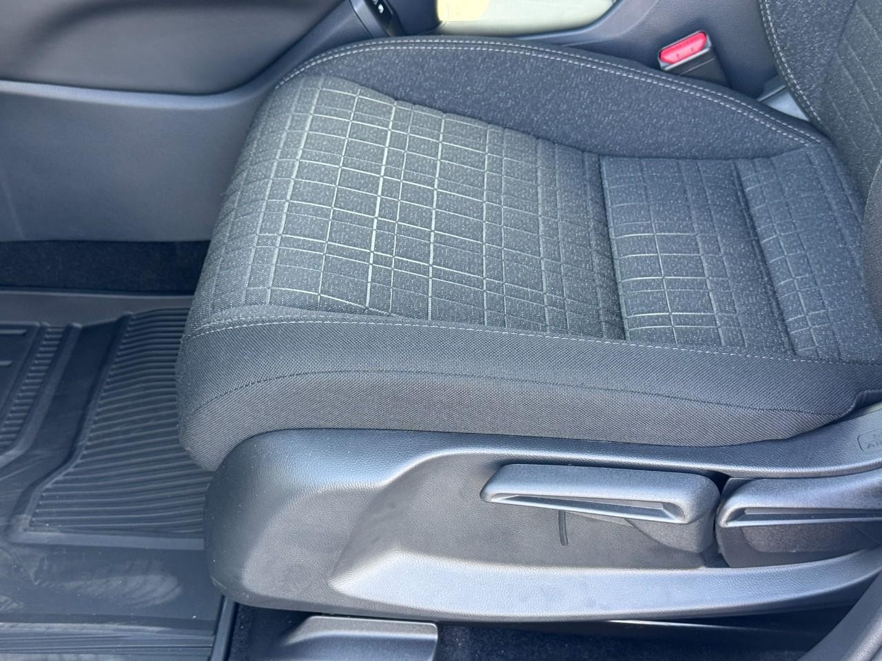 Honda HR-V Vehicle Full-screen Gallery Image 17