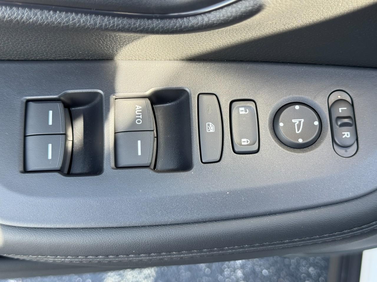 Honda HR-V Vehicle Full-screen Gallery Image 18