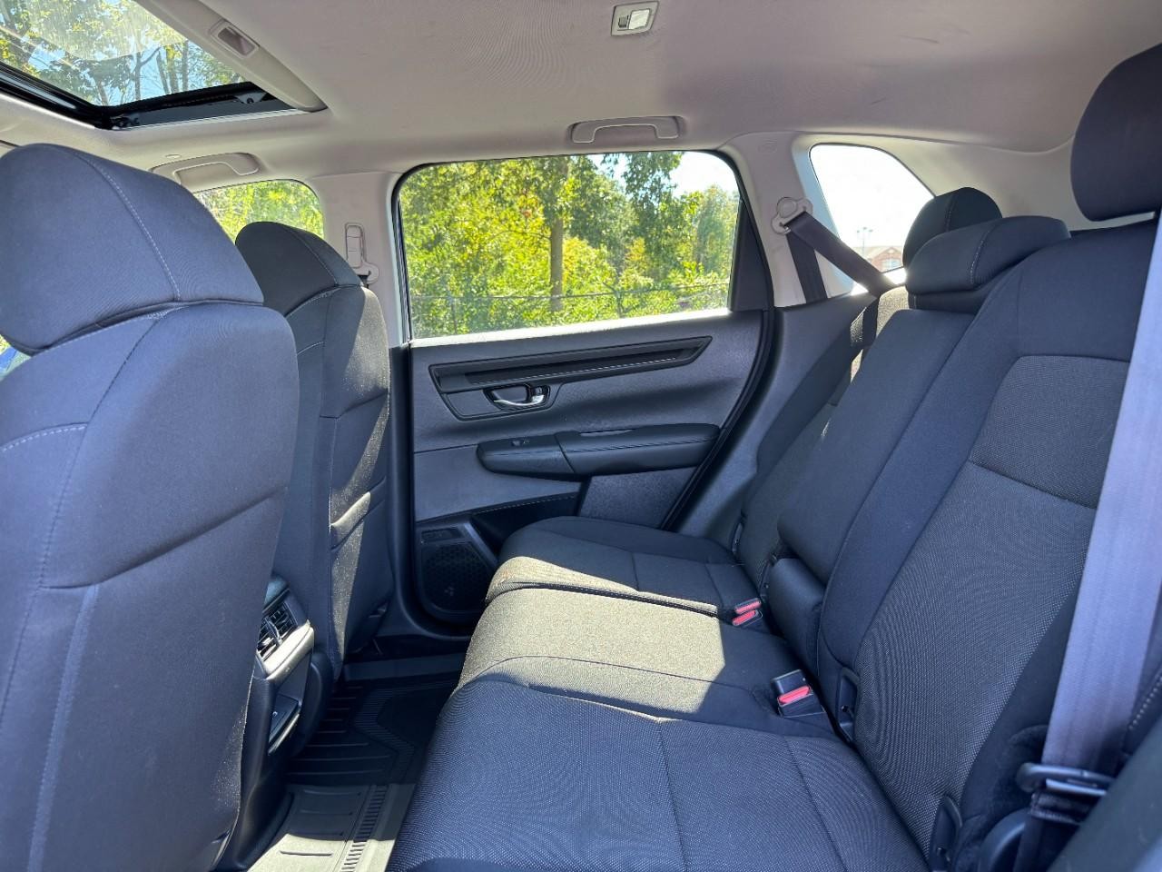 Honda CR-V Vehicle Full-screen Gallery Image 11