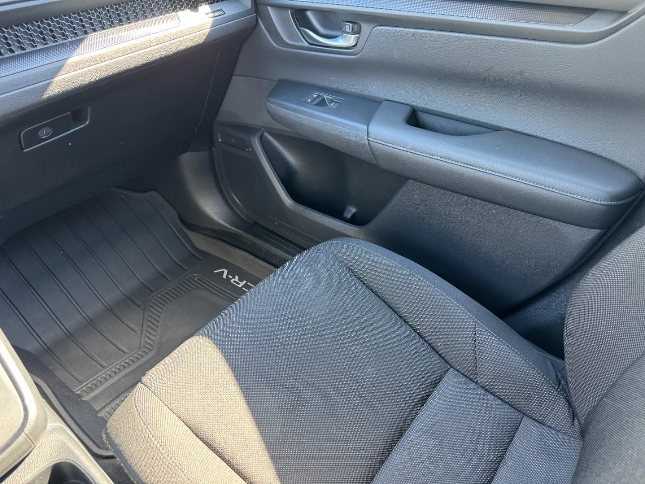 Honda CR-V Vehicle Full-screen Gallery Image 16