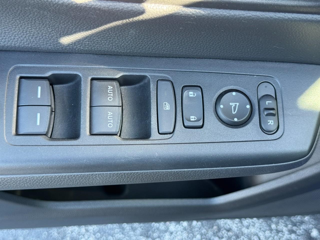 Honda CR-V Vehicle Full-screen Gallery Image 18