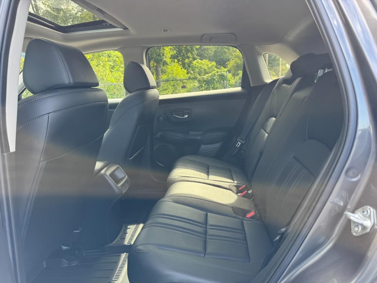Honda HR-V Vehicle Full-screen Gallery Image 11