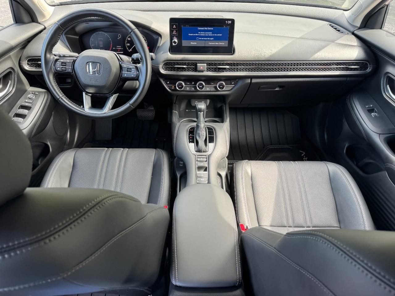 Honda HR-V Vehicle Full-screen Gallery Image 12