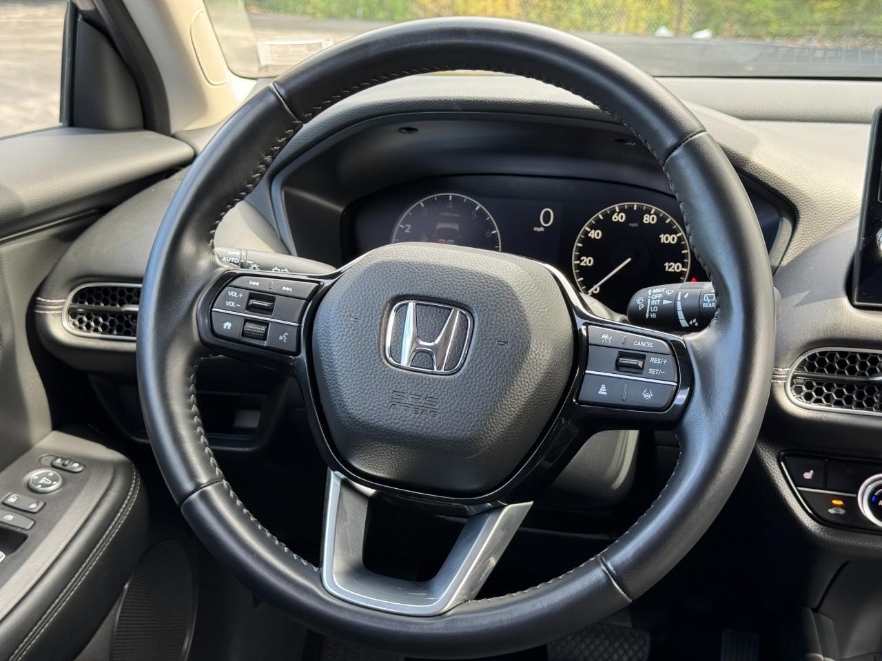 Honda HR-V Vehicle Full-screen Gallery Image 13