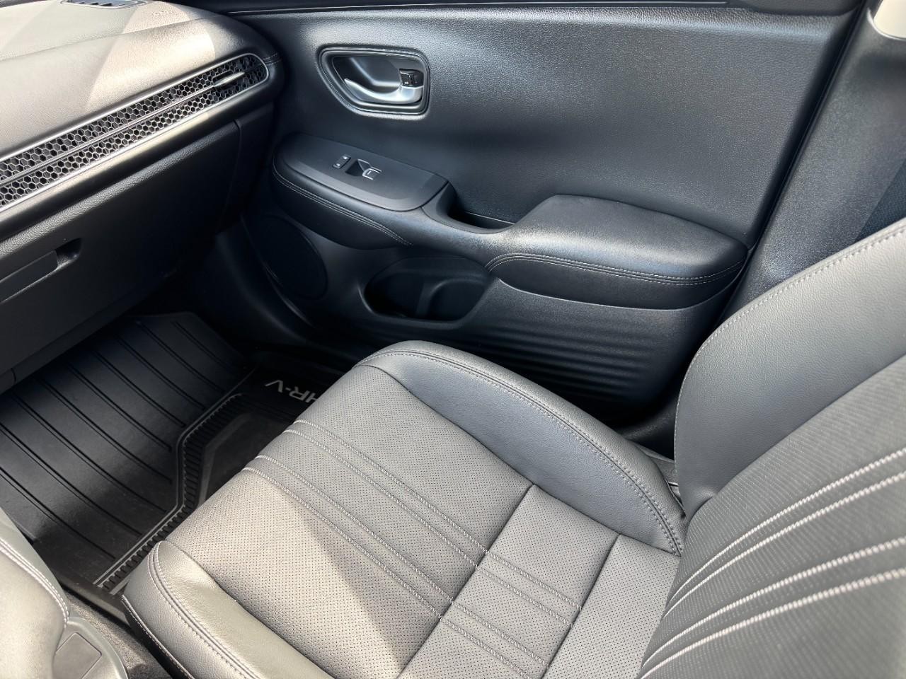 Honda HR-V Vehicle Full-screen Gallery Image 16