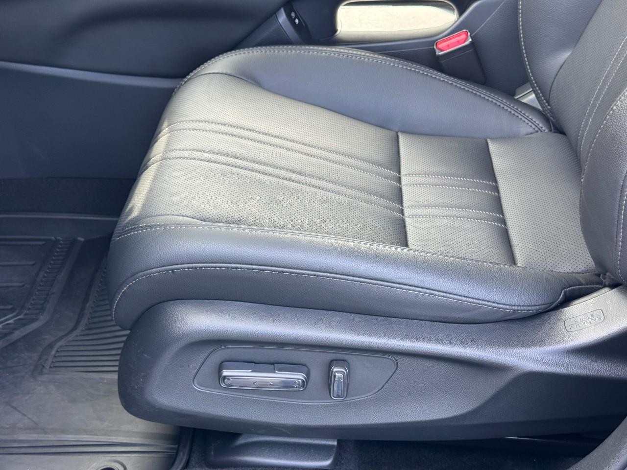 Honda HR-V Vehicle Full-screen Gallery Image 17