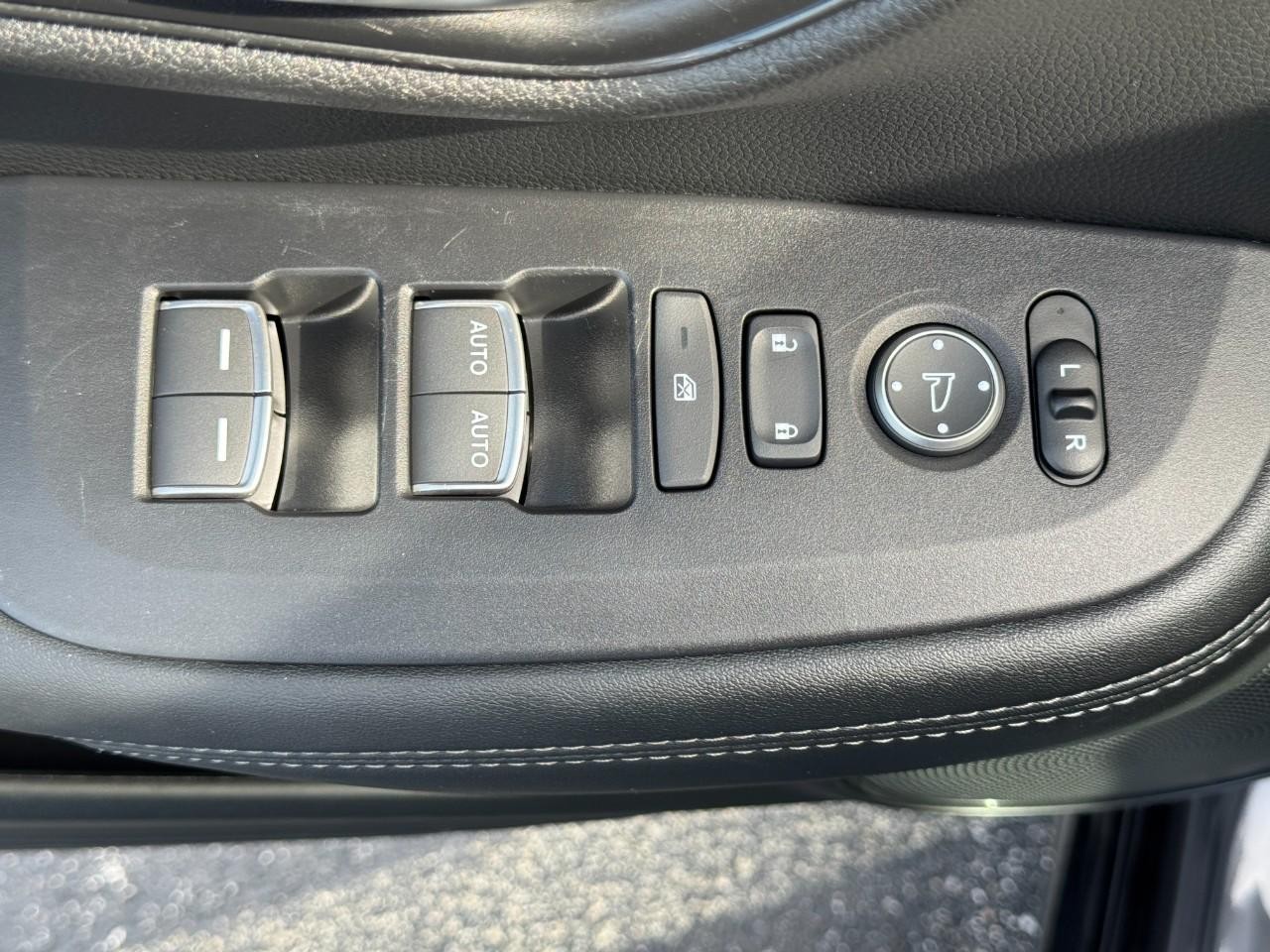 Honda HR-V Vehicle Full-screen Gallery Image 18