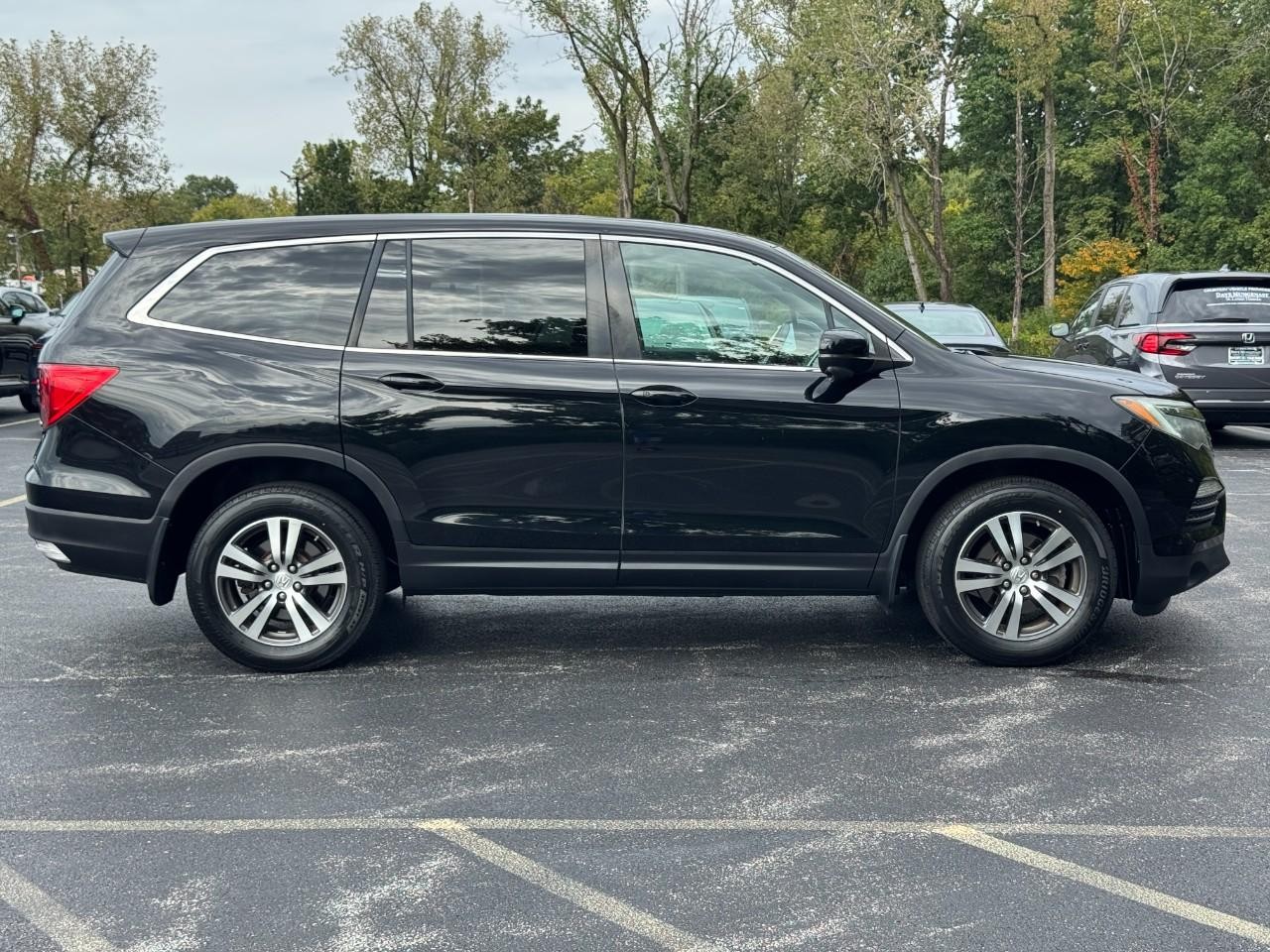 Honda Pilot Vehicle Full-screen Gallery Image 03