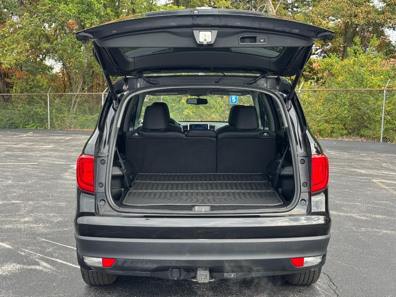 Honda Pilot Vehicle Full-screen Gallery Image 05