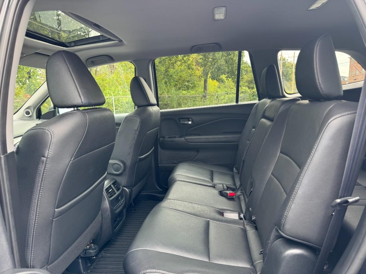 Honda Pilot Vehicle Full-screen Gallery Image 11