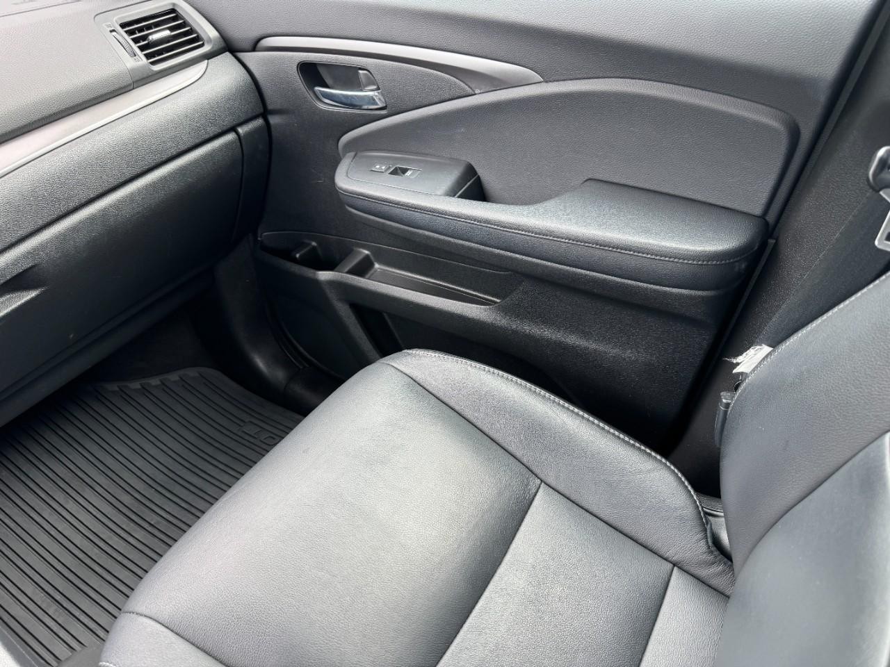 Honda Pilot Vehicle Full-screen Gallery Image 17